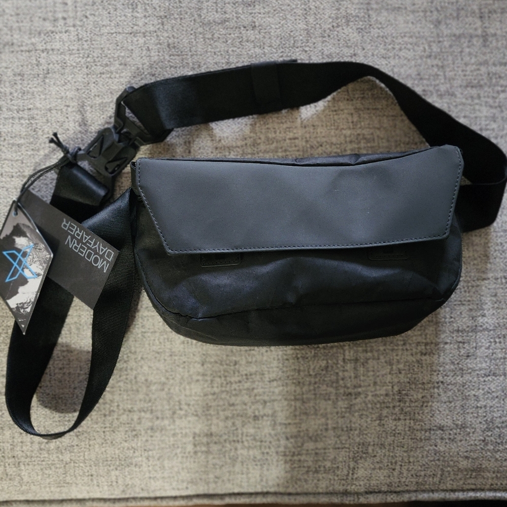 Modern Dayfarer Active Sling Bag